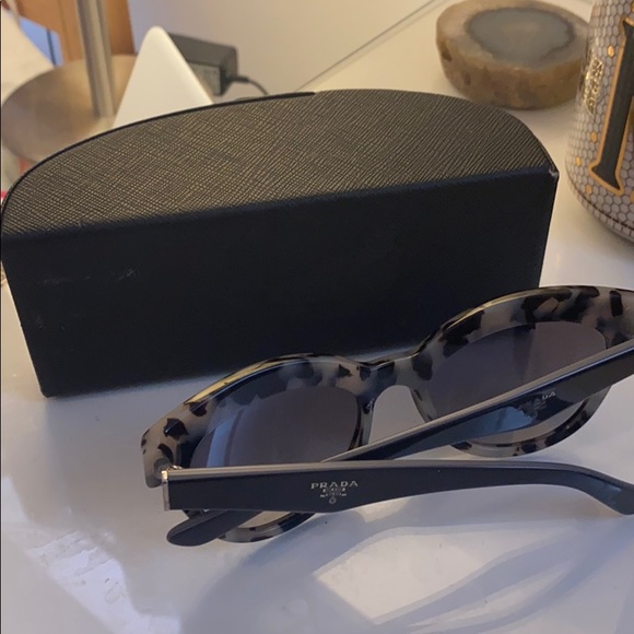 PRADA Sunglasses - Picture 4 of 7